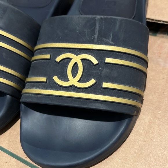 Chanel navy gold pool sandals - Picture 3 of 8